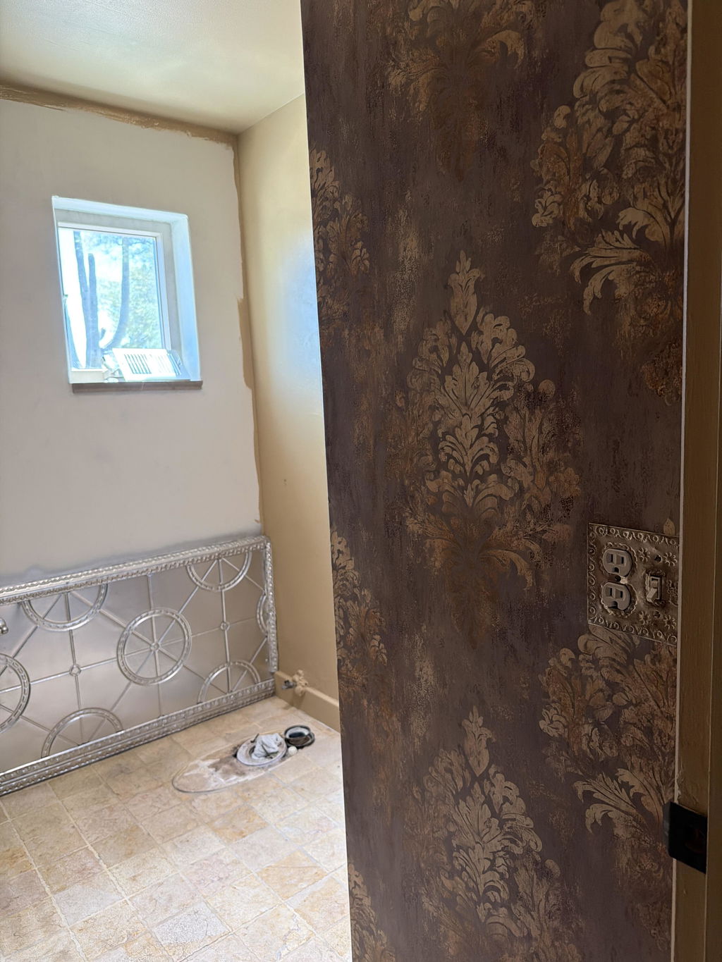 Customer photo — Heirloom Damask Wallpaper