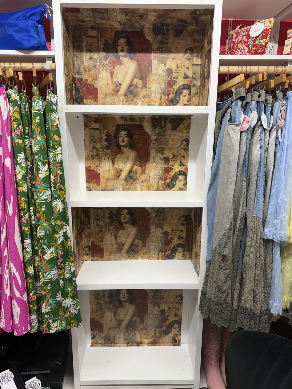 Customer photo — Rue Saint-Claire Wallpaper