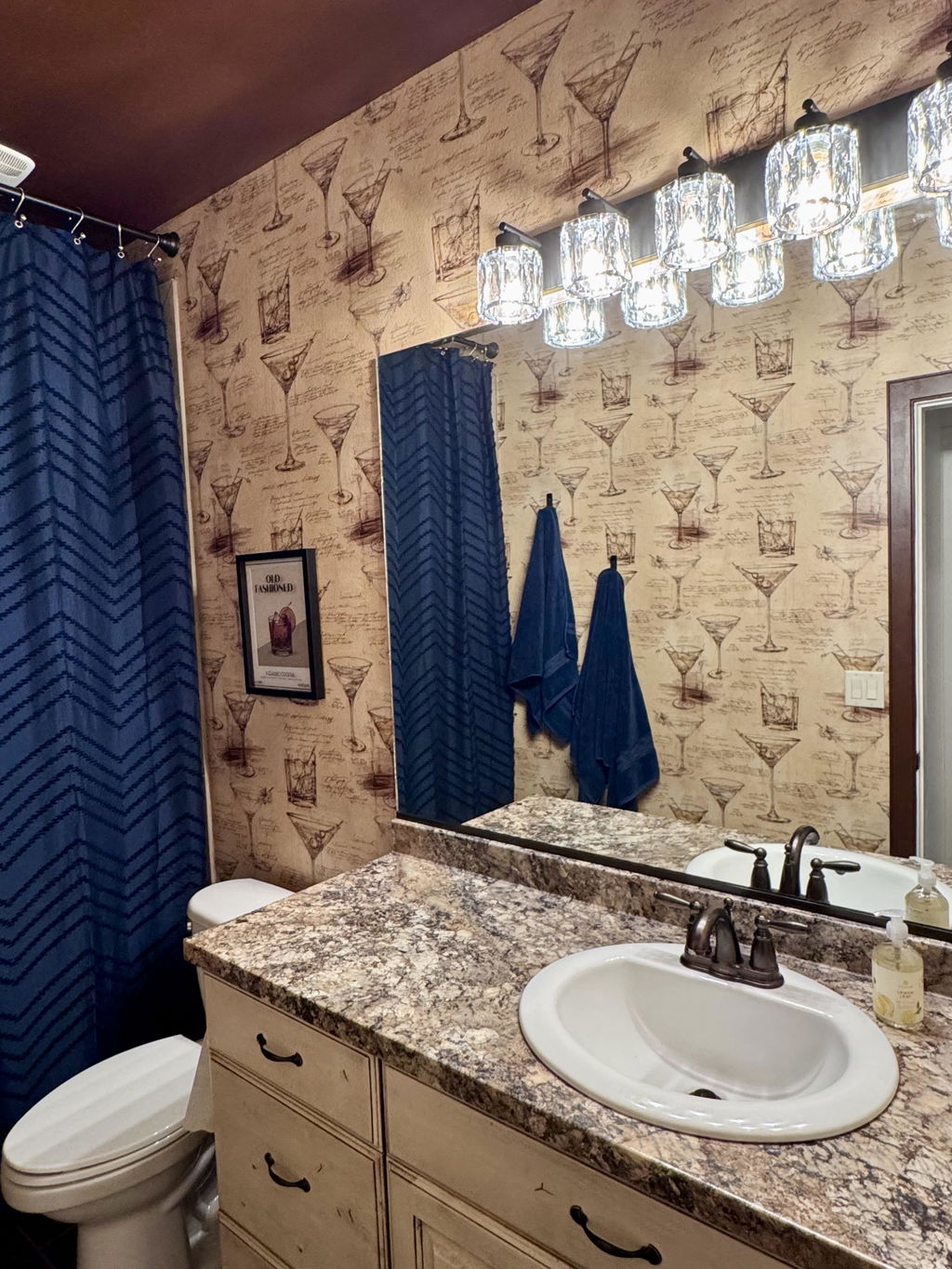 Customer photo — Canvas &amp; Ivy