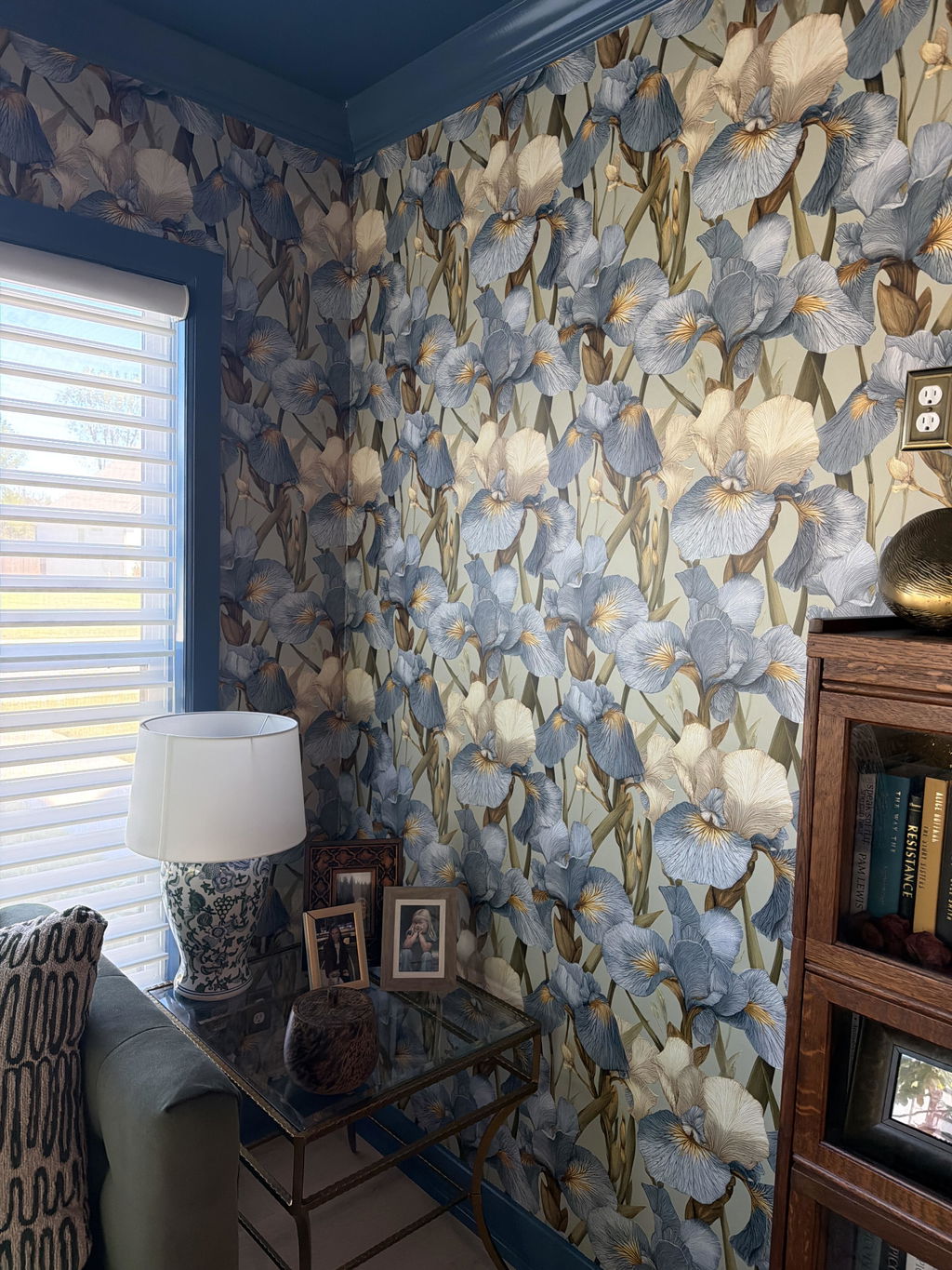 Customer photo — Seraphine Iris Column Wallpaper