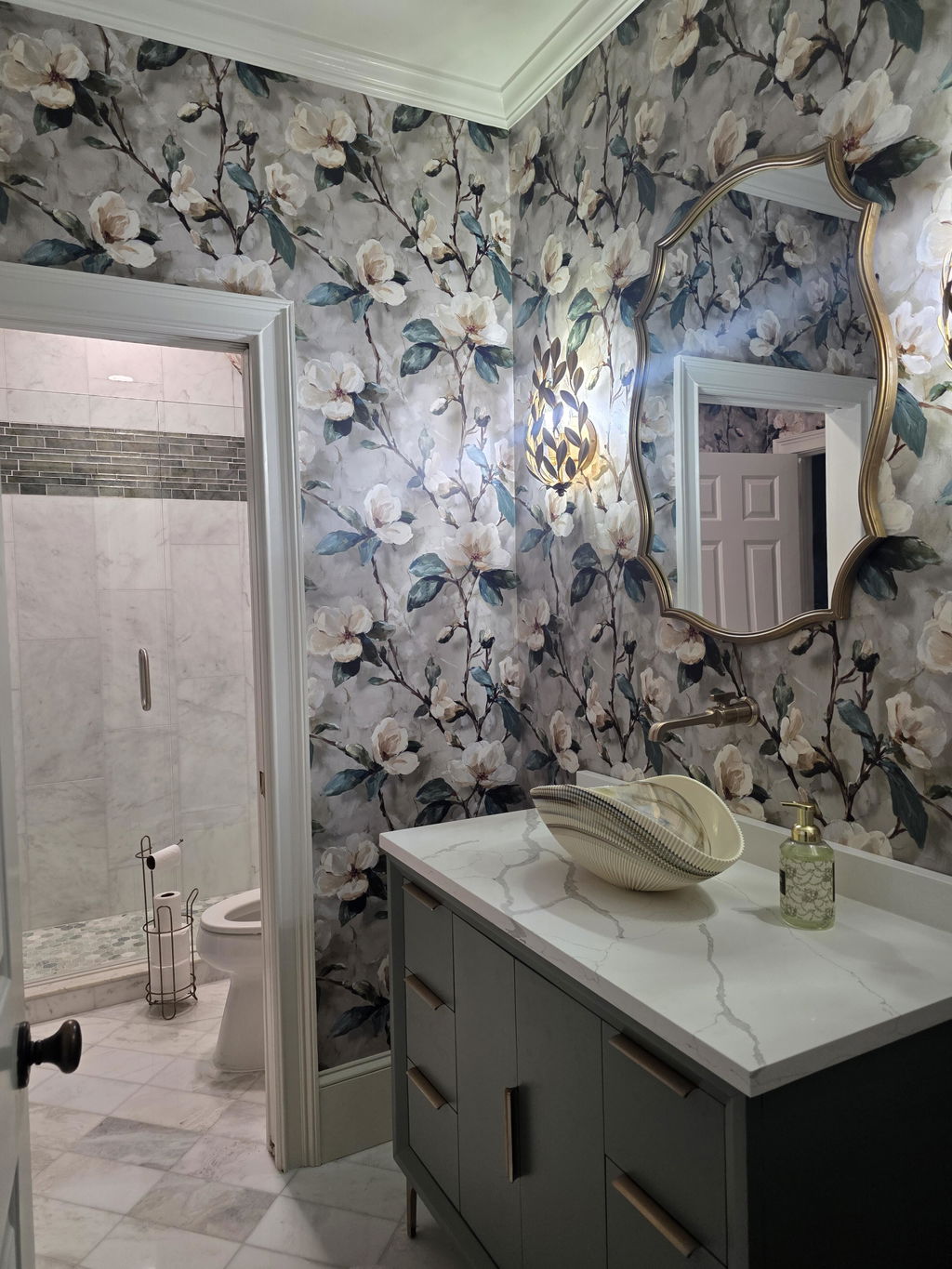 Customer photo of Canvas &amp; Ivy