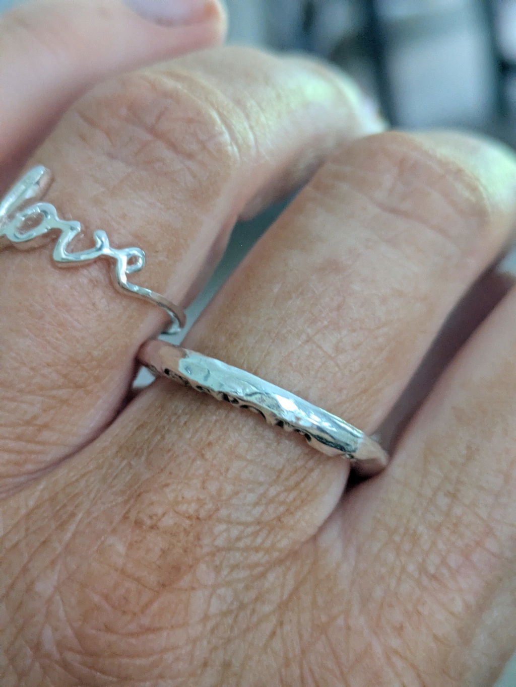 LOVE Ring - Silberring & Goldring mit LOVE Schriftzug