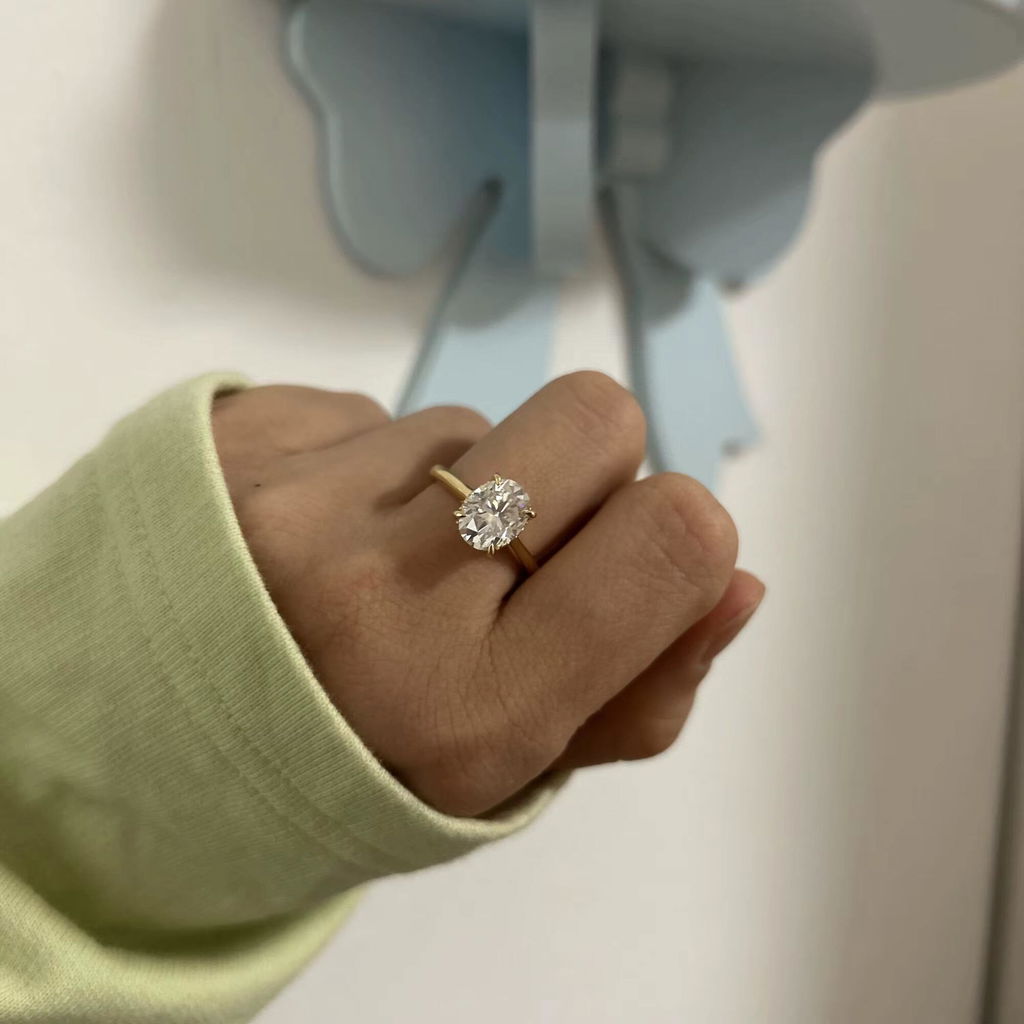 Oval Cut Moissanite Engagement Ring