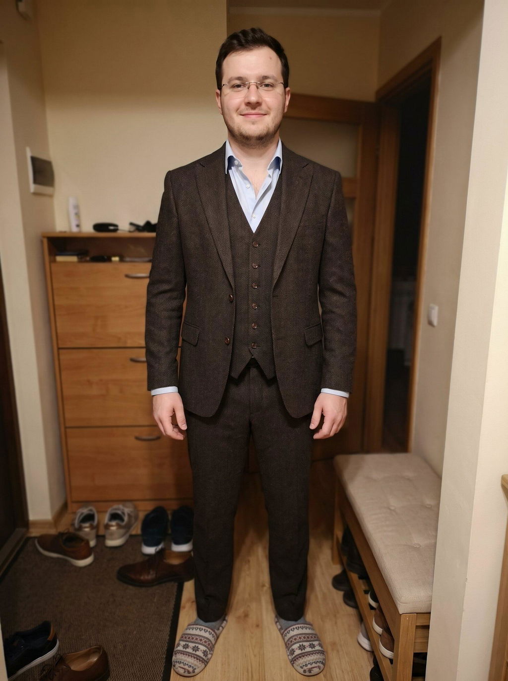 Ceehuteey Classic 3 Pieces Men's Suit Herringbone Peak Lapel Suit(Blazer+vest+Pants)