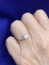 Anillo con diamantes de laboratorio redondo 3.70 ct