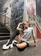 h**q review photo