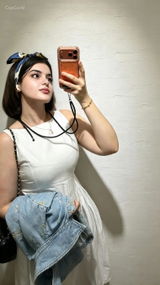 Laila review photo
