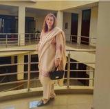 Hira Qureshi review photo