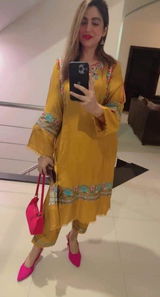 Aimen Riaz review photo