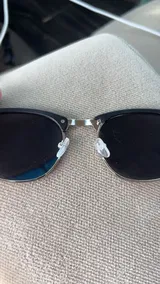 J**n review photo