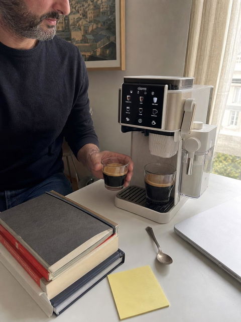 Ciarra Machine Expresso Semi-Automatique avec Broyeur Intégré et Mousseur à Lait Automatique – Écran Tactile 8 Fonctions, pour Espresso, Latte et Cappuccino | CBSACM-D6