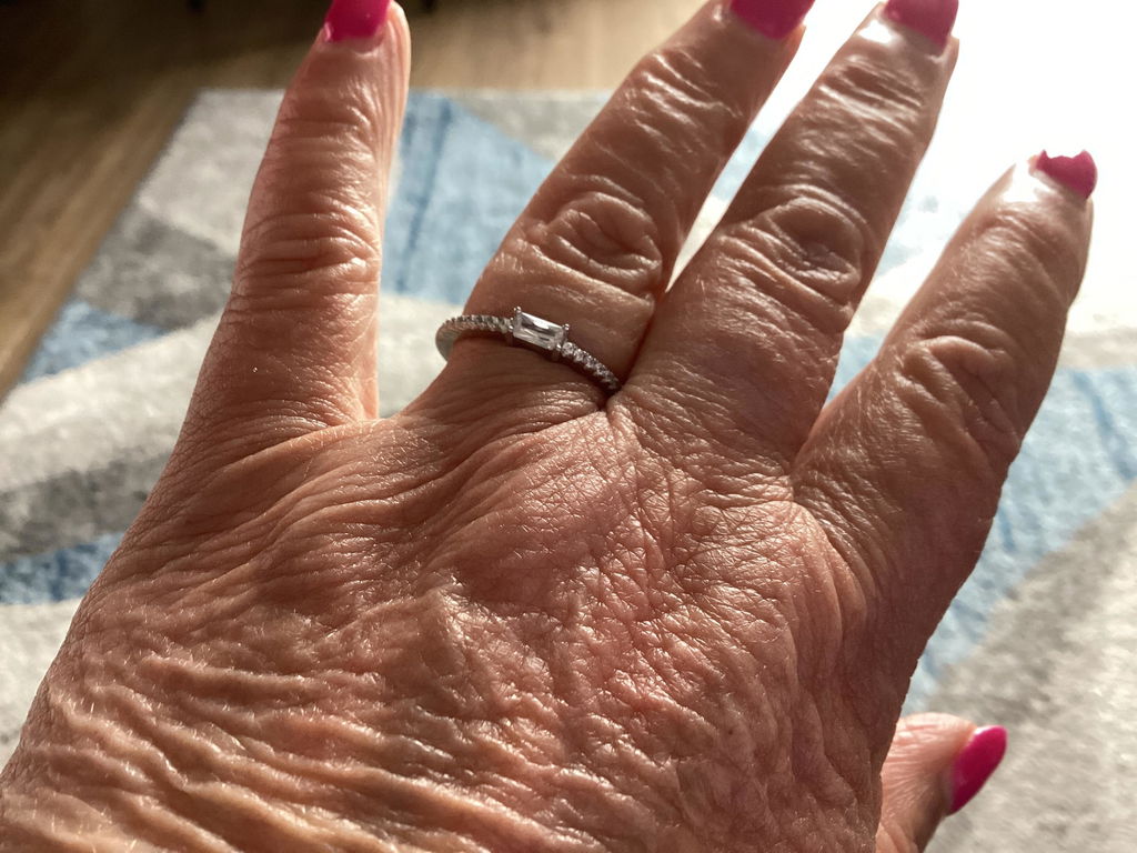 925 Sterling Silver Baguette Centre & Round Cut Shoulders Cz Eternity Ring