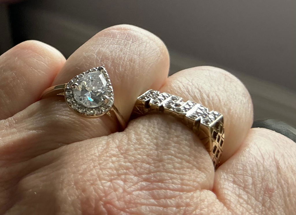 9ct Yellow Gold Cz Tear Drop Halo Ring
