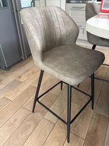 Rhi E. review photo
