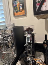 Customer photo from a 5 star review of Eureka Mignon Hopper