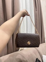 Melly review photo
