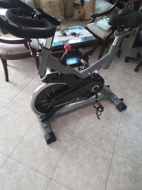 Bicicleta Estática Spinning Ultra Silenciosa Volante de 8KG | YB-6800