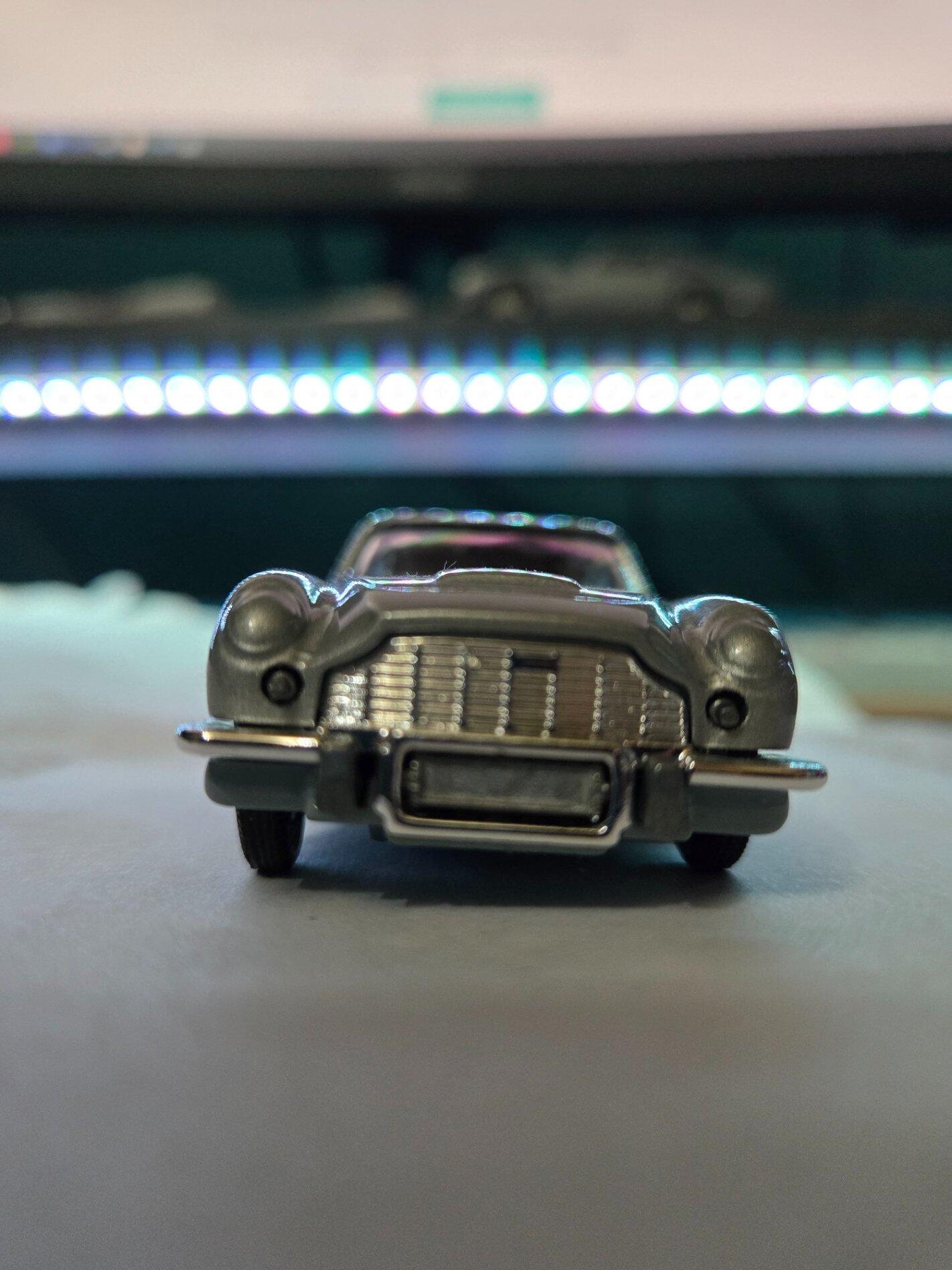James Bond's Aston Martin DB5 (270) – Corgi Model Club USA