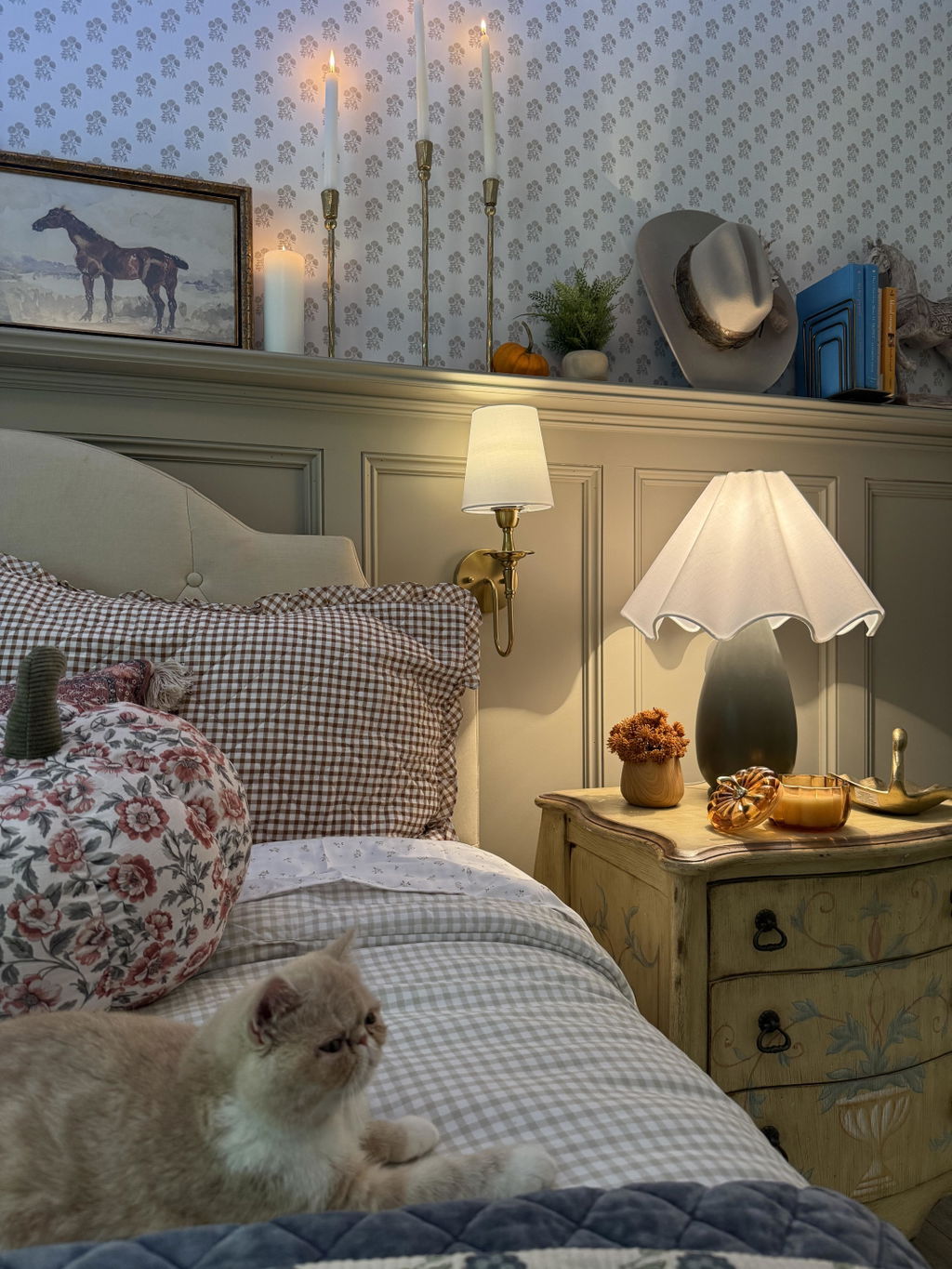 Beige Vintage Floral Wallpaper CC371