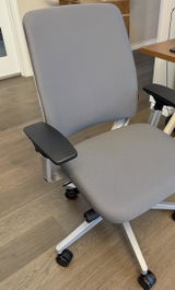 SA-0027 - Steelcase Amia - Grade A