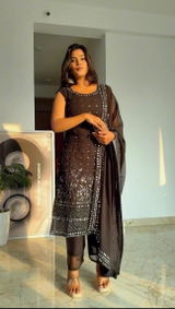 Shweta Yadav review photo