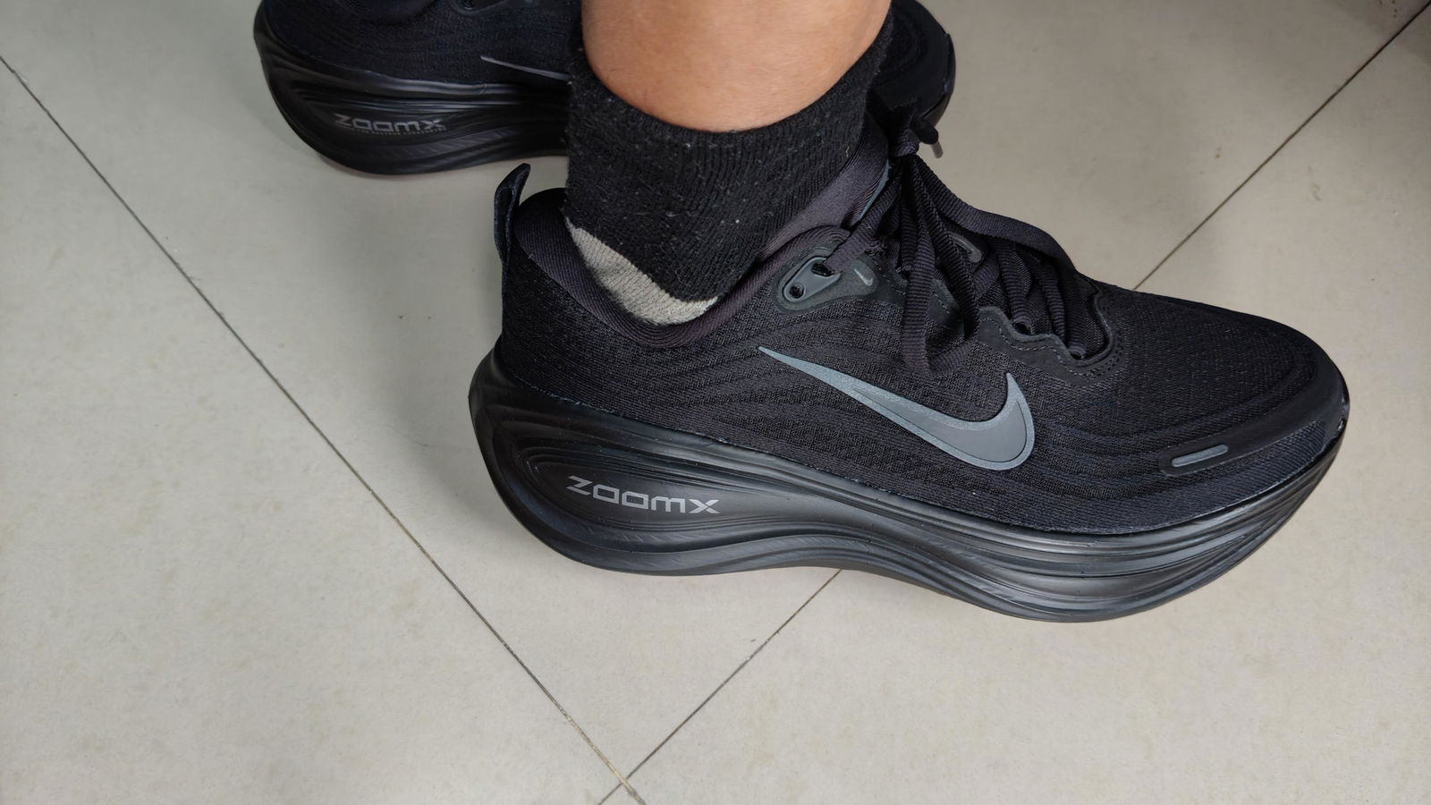 Nike Vomero Plus Black (REFLECTIVE)