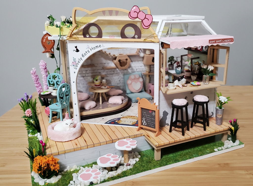 CUTEBEE 1: 24 DIY Dollhouse Kit (Cat Coffee Garden)