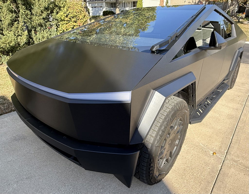 Tesla Cybertruck Running Board Set Nerf Bars Side Steps