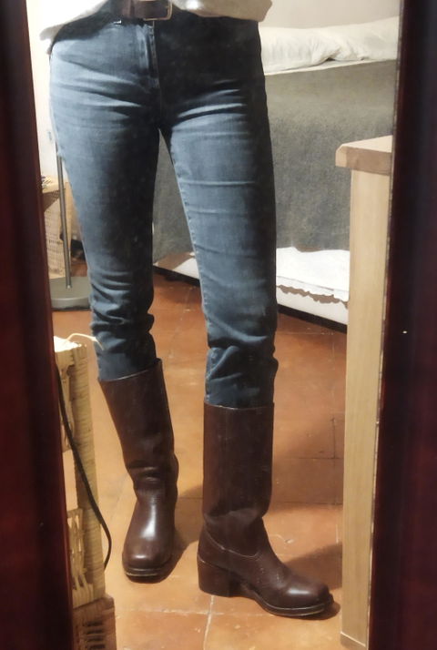Chunky Boots in Burgundy Brown