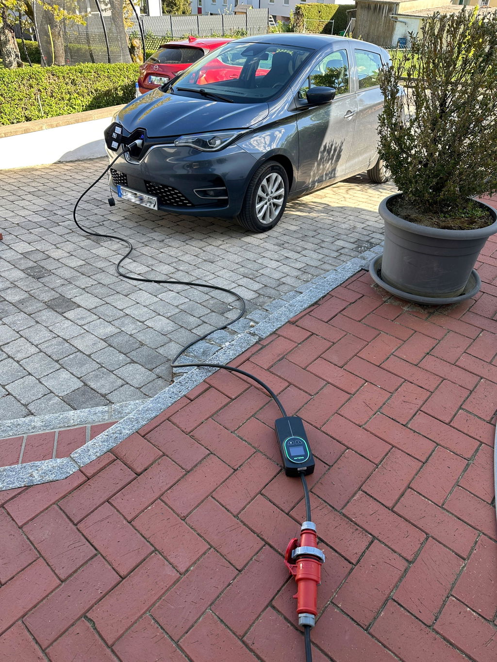 DAOLAR 11kW Tragbares EV Ladegerät Typ 2 (16A, 3-Phasig) – OCPP 1.6J Smart App-Steuerung, Einstellbarer Strom (8A-16A), inkl. Schuko Adapter, Mobile Wallbox für Elektroautos