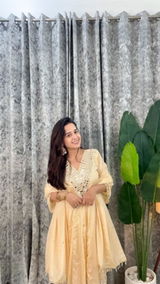 Shalini Rawat review photo