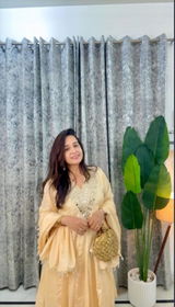 Shalini Rawat review photo
