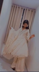 Komal Sharma review photo
