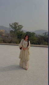 Eisha Sharma review photo