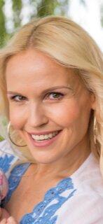 Tamara Sedmak, Swiss event and television presenter. review photo