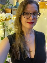 Holly Rubinstein review photo