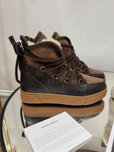 B. I. review photo