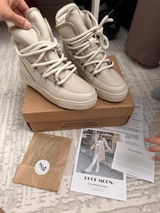 Madina T. review photo