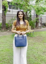 Himanshi review photo