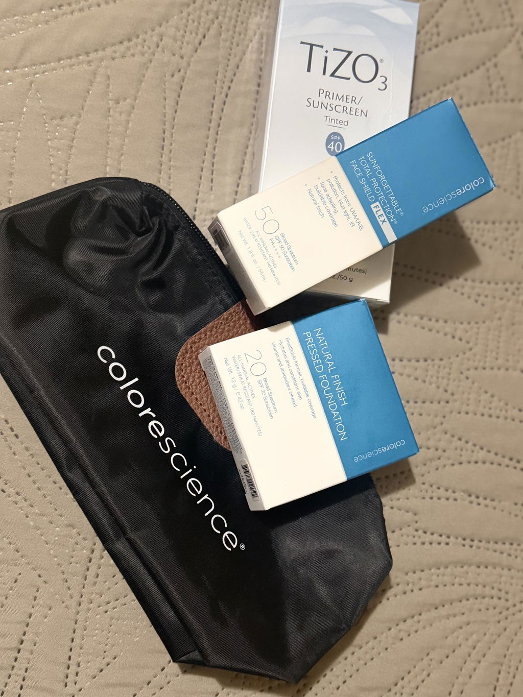 Cosmetiquera colorescience g00
