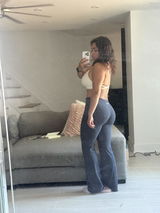 Ariana J. review photo