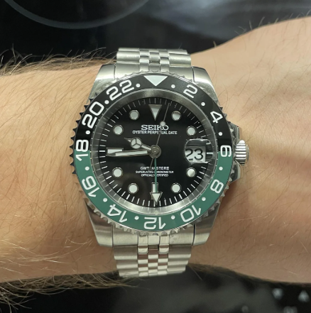 Simon review photo