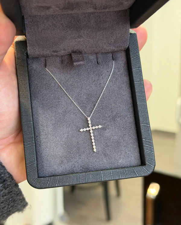 Recenzie Andrei - Colier cu diamante naturale - Modern Diamond CROSS