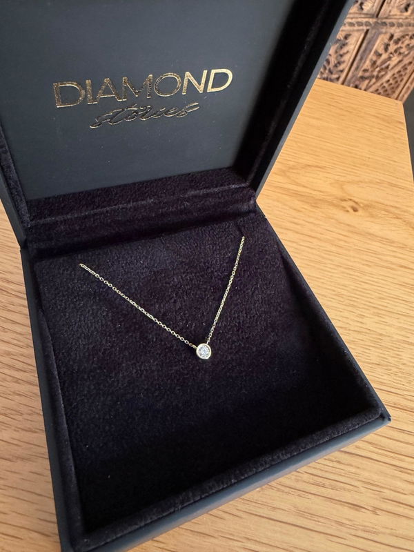 Recenzie Anonim - Colier cu diamant natural - Everyday SPARKLE (0.10 ct)