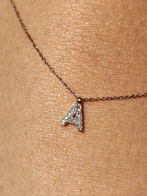 Recenzie Anonim - Colier din aur cu litera si diamante - My Initial Glow