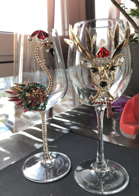 Santa-Flamingo Festive Wine Glasses with Gifts