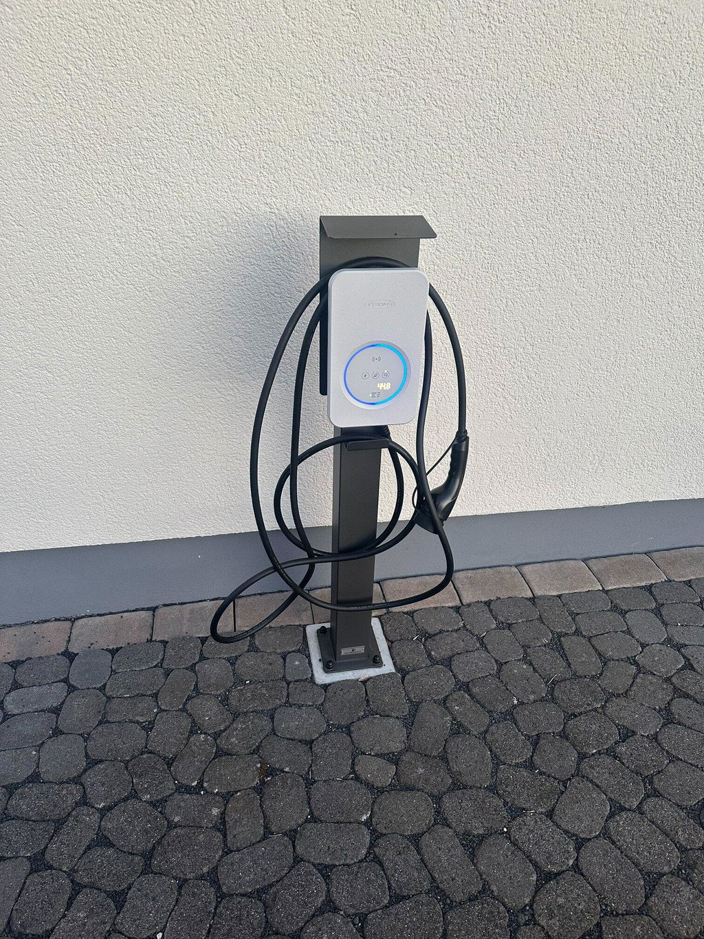 Ladesäule passend für Fronius Wattpilot Flex Home (auch Fronius C6 Wattpilot Flex Home 22) und Pro mit Dach und Kabelhaken | Ständer | Standfuß | Stele | Base