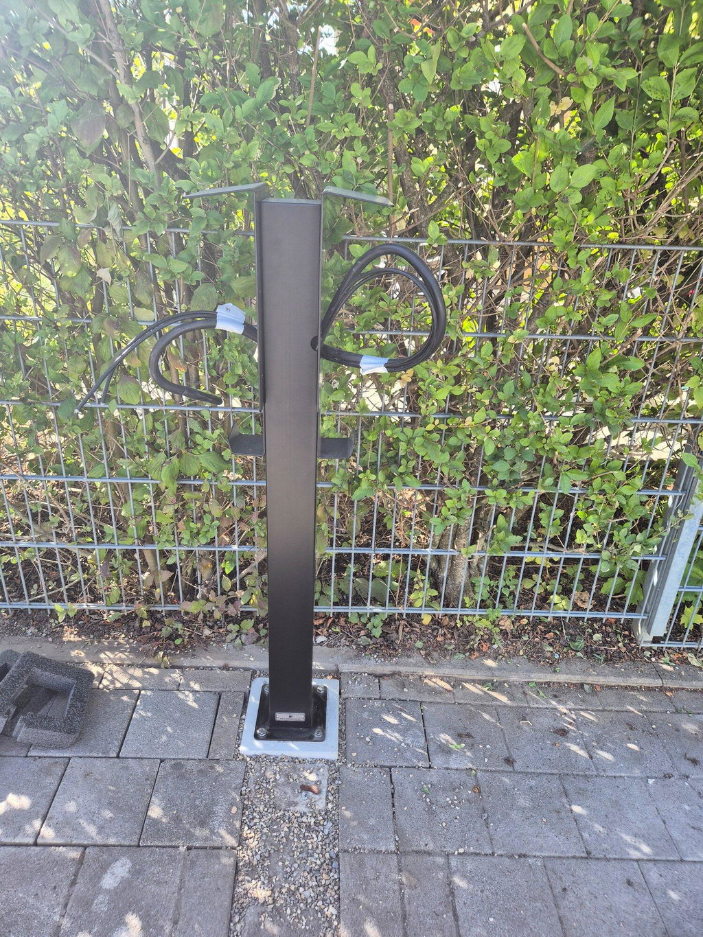 Doppel Ladesäule passend für 2x Fronius Wattpilot Flex Home und Pro mit Dach und Kabelhaken | Ständer | Standfuß | Stele | Base