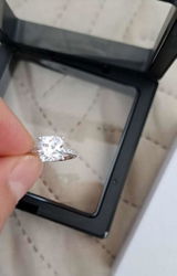 Lauretta review photo