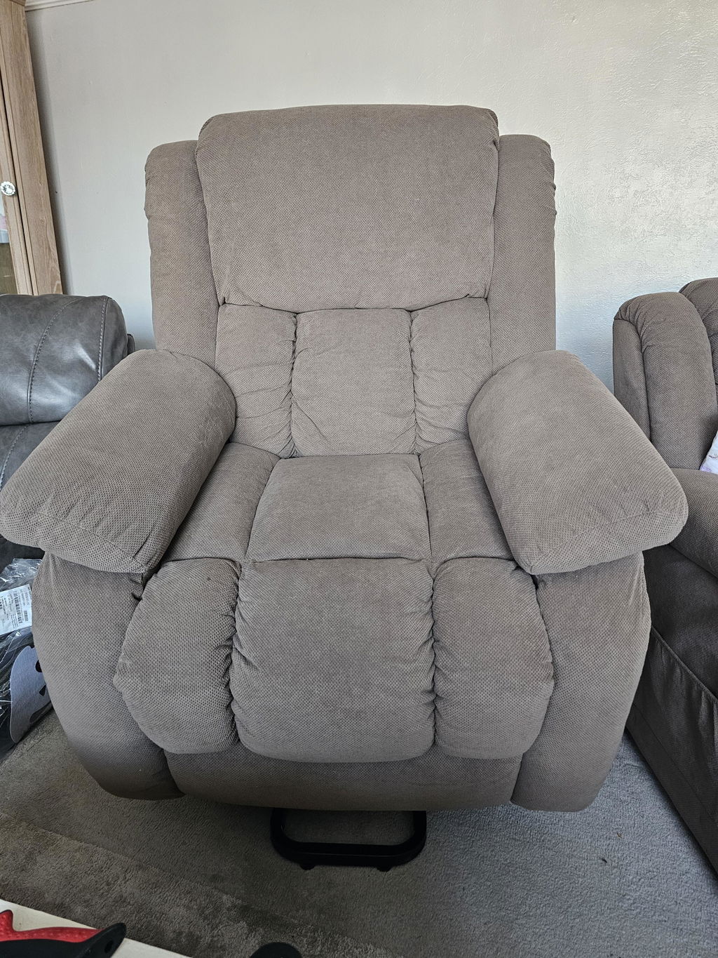 Riser Recliner Armchair with 8 Vibration Massage and Lumbar Heater, Wide Seat, USB Port, Light Brown